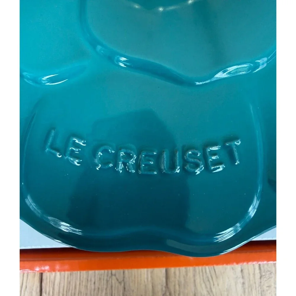 Le Creuset Signature Cast Iron Petal Shallow Casserole 2.25qt Riviera Blue NEW